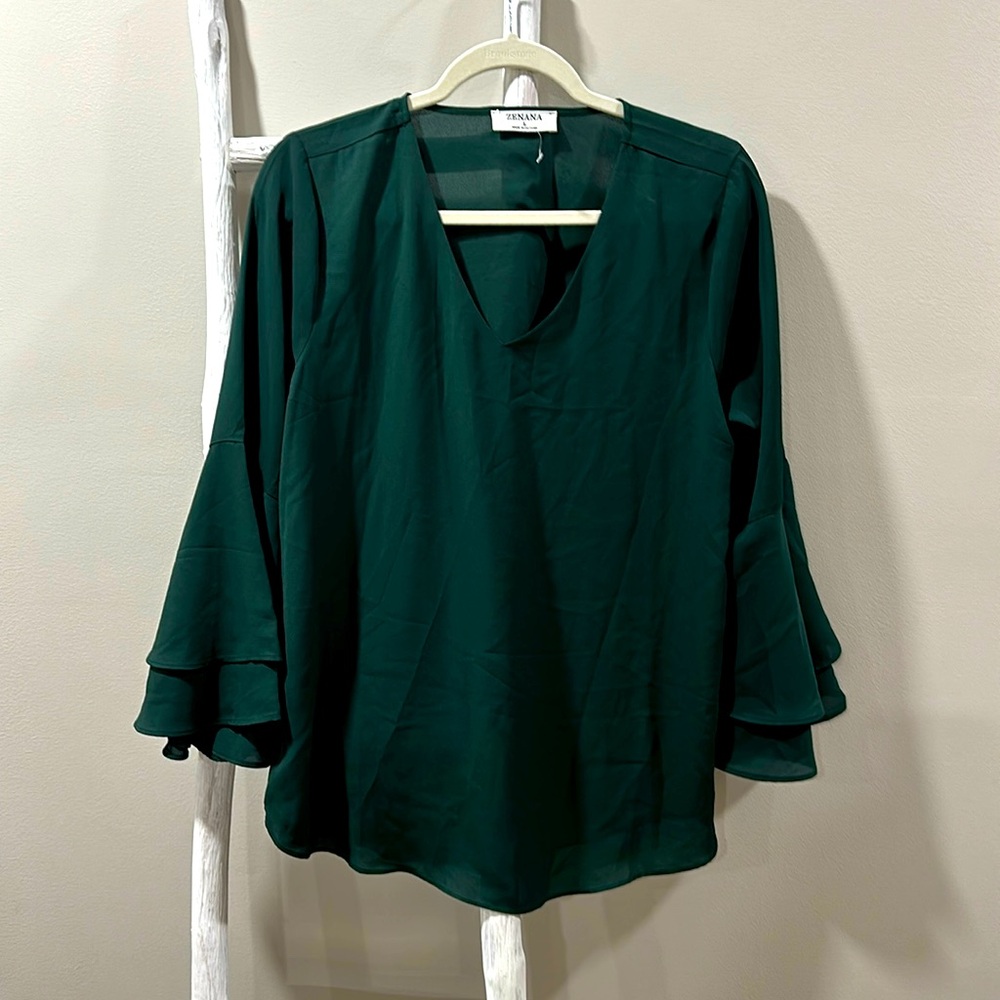 Women’s L flutter sleeve top